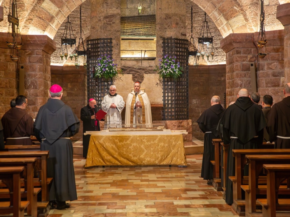 Assisi, la venerazione
delle spoglie mortali: uno
sguardo&nbsp;interpretativo