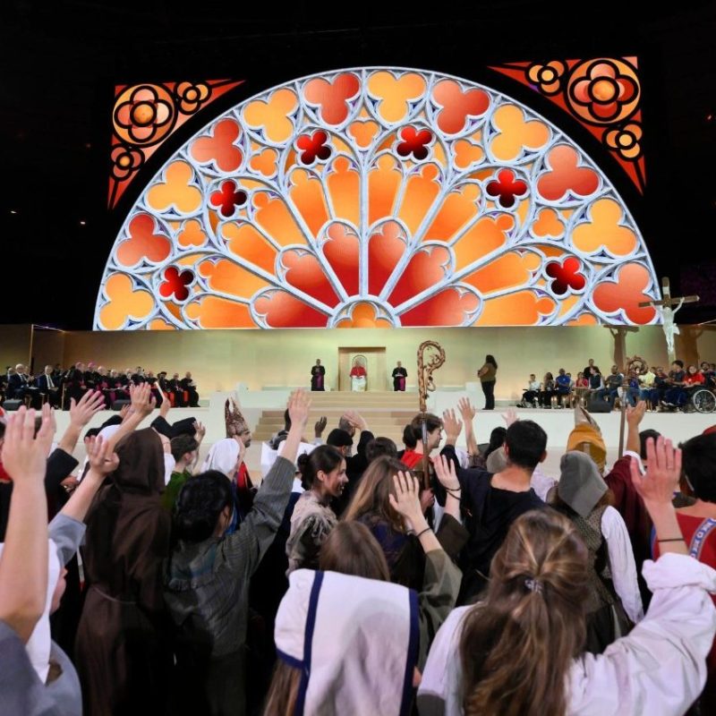 Il Papa e 80mila giovani allo Stade de France: «Evita, tendi,&nbsp;combatti»